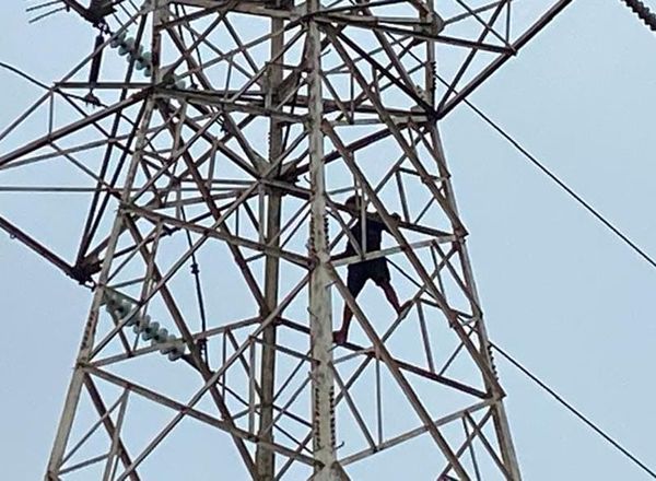¡JUAN VOLÓ DE LA TORRE DE CFE Y SE FUE AL CIELO!