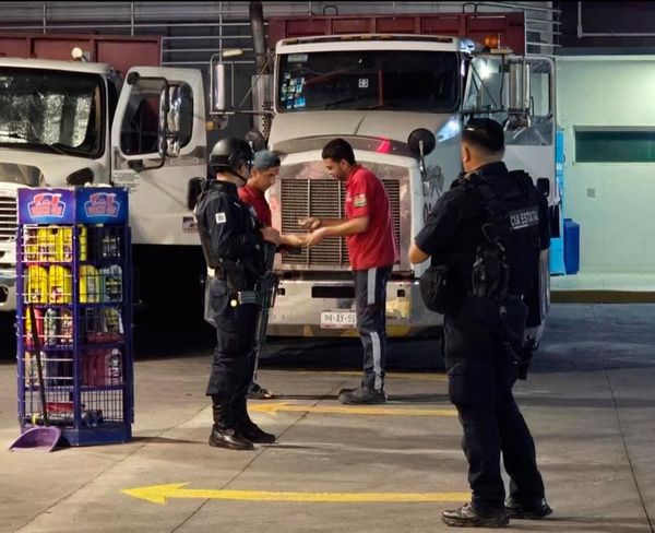 ¡BANDIDOS MOTORIZADOS ASALTARON GASOLINERA!