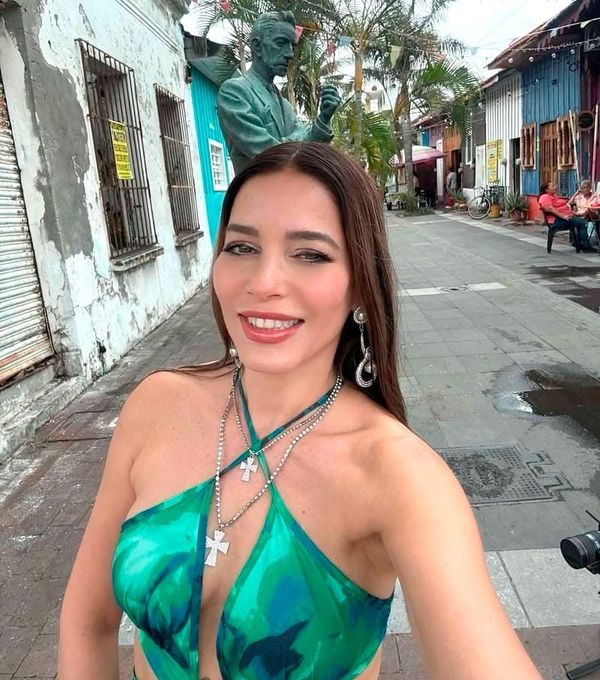 ¡LA REINA ADRIANA!