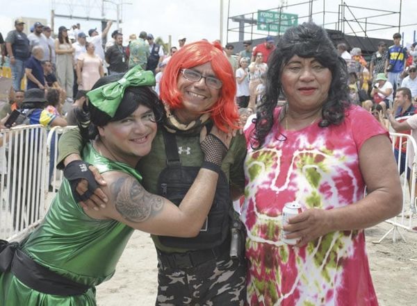 ¡ALISTAN TRADICIONAL JUEGO SOLTERAS VS CASADAS!