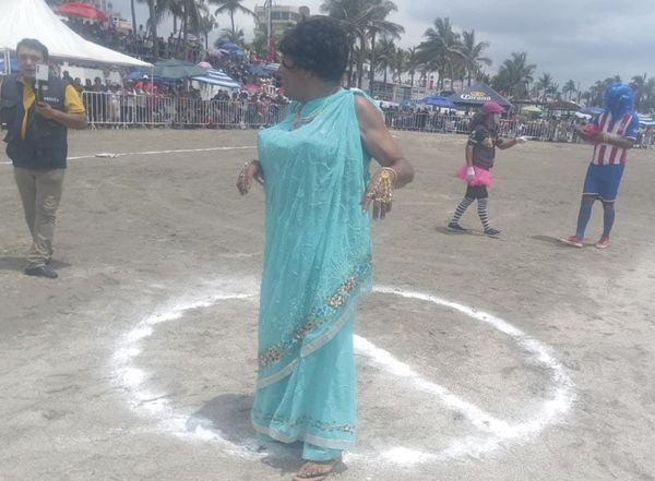 ¡MAÑANA EL CLÁSICO SOLTERAS CONTRA CASADAS!