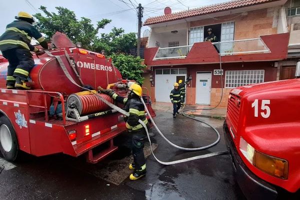¡PERRITA EVITÓ QUE SE QUEMARA VIVIENDA!