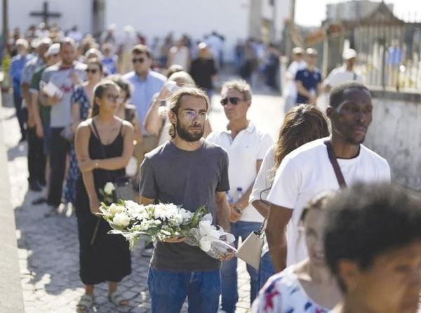 ¡FAMILIARES Y AMIGOS SE REÚNEN PARA DESPEDIR A DIOGO Y ANDRÉ!