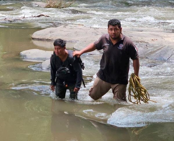¡RECUPERAN CUERPOS DE 2 ADOLESCENTES QUE CAYERON A LA CASCADA “LA TOMATA”!