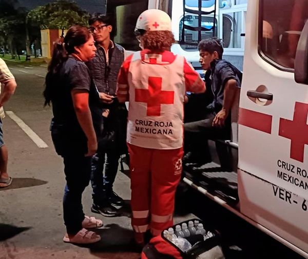 ¡MOTOCICLISTA DERRAPA EN LA AVENIDA CUAUHTÉMOC!