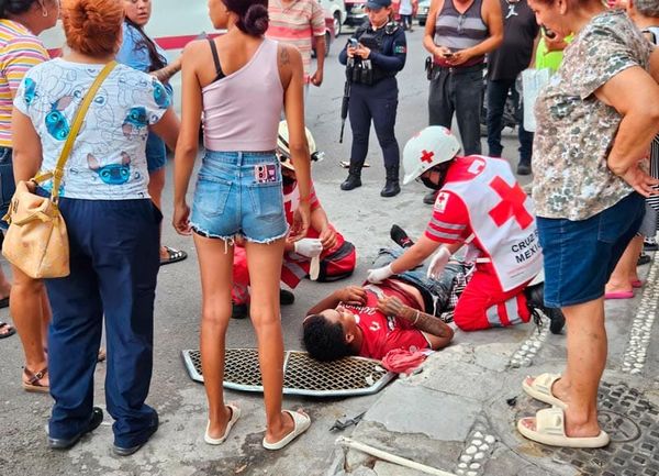 ¡JÓVENES MOTOCICLISTA HERIDOS EN “TORTAZO”!