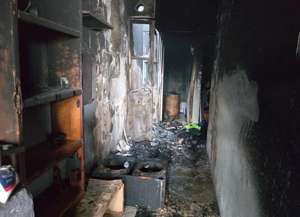 ¡SE “CHAMUSCÓ” VIVIENDA ABANDONADA EN LOMAS 4!