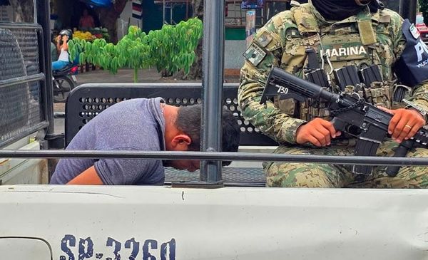 ¡DETIENEN A ASALTANTE CON PISTOLA DE JUGUETE!