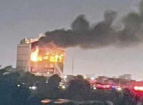 ¡ARDE CENTRO COMERCIAL; HAY MÁS DE 60 MUERTOS! - *Declaran tres días de luto oficial