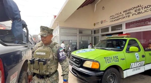 ¡BOQUETAZO CONTRA HACIENDA! - SE ROBARON JUEGOS DE PLACAS DE LAS OFICINAS EN ACAYUCAN