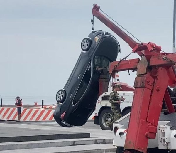 ¡PAREJA MUERE EN EL MALECÓN! - CAYERON AL MAR CON SU AUTOMOVIL Y AMBOS PERECIERON AHOGADOS