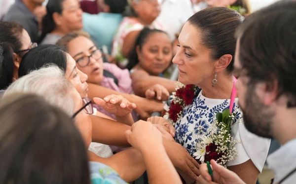 ¡VINO, HABLÓ Y SE FUE! - *Truena Claudia por el Seguro Popular