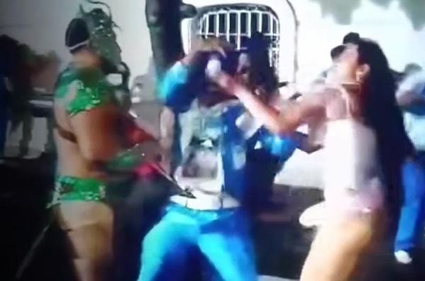 ¡BAILARINA DE SAMBA DENUNCIA AGRESIÓN CONTRA SU MADRE Y ELLA!