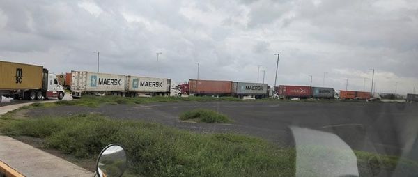 ¡CAOS Y DESCONTROL! - EN LA ADUANA