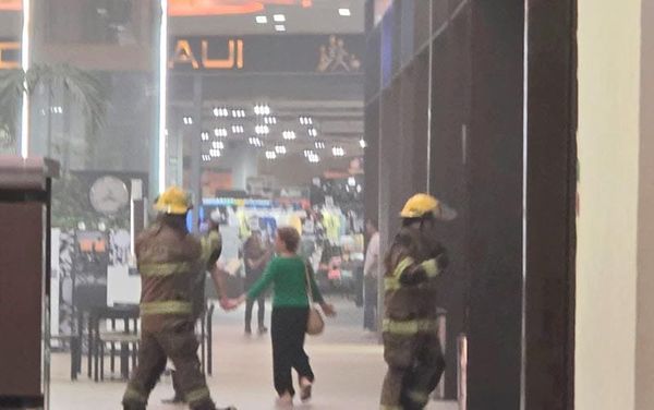 ¡CONATO DE INCENDIO EN PLAZA EL DORADO! - EVACUARON A 30 PERSONAS POR EL HUMO Y FUERTE OLOR A QUEMADO