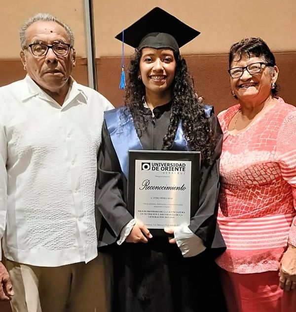 MUY FELIZ POR HABER CULMINADO LA LICENCIATURA EN NUTRICIÓN...