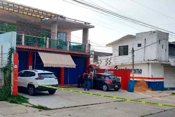 ¡TIROTEAN FERRETERÍA DE EX CANDIDATO A LA ALCALDÍA DE NANCHITAL! - DISPARARON CON UNA METRALLETA