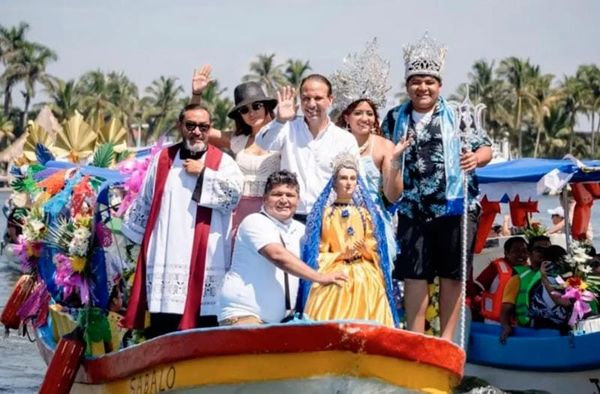 ¡PASEAN A SANTA ANA! - EN EL DESFILE ACUÁTICO