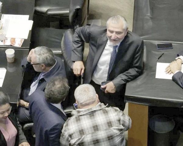 ¡MIER DA ESPALDARAZO A ADÁN AUGUSTO!