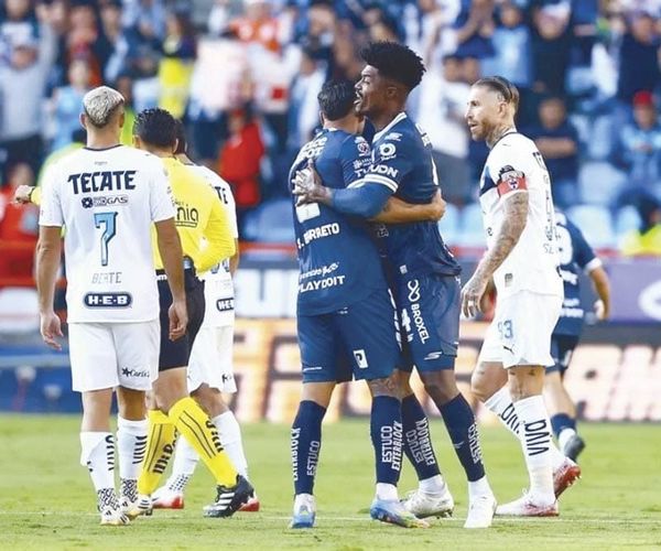 ¡PACHUCA LE PROPINA GOLEADA A RAYADOS EN SU DEBUT, 3-0!
