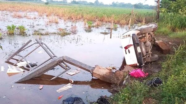 ¡UN MUERTO Y 4 HERIDOS EN TRÁGICA VOLCADURA!