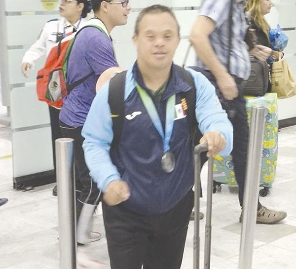 ¡LLEGA FELIZ “SUPER JAVI” DE EUROPA!