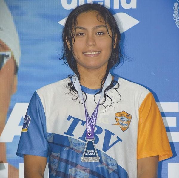 ¡SOBRESALE LA NADADORA DEL CLUB TIBURONES BLANCOS DE VERACRUZ!