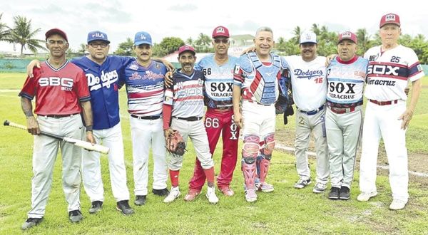 ¡MEDÍAS BLANCAS BLANQUEA A EL PÁJARO!