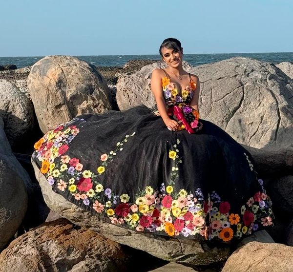 UNA LINDA QUINCEAÑERA YAZMÍN ARACELY
