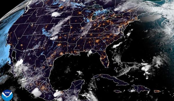 ¡BOCHORNO, LLUVIAS Y RAYOS! - *ONDAS DEL ESTE TRANSITAN EL MAR CARIBE