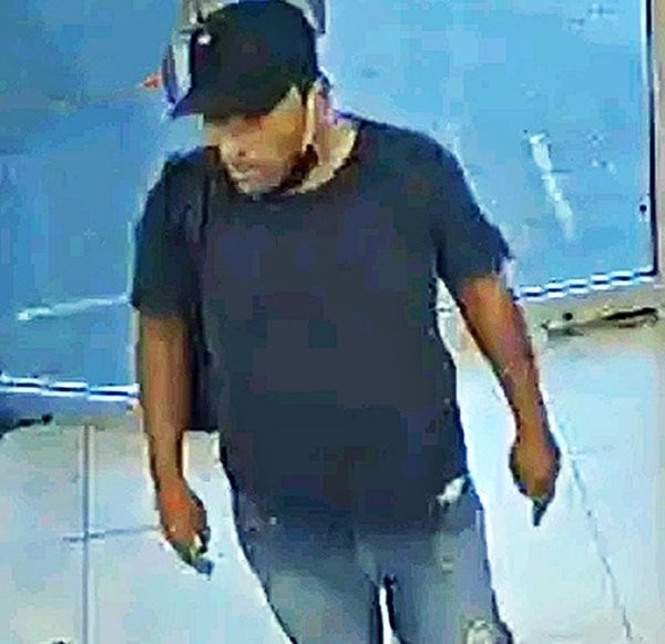 ¡“NINJA” ROBA NEGOCIOS CON CUCHILLO EN LA RIVIERA VERACRUZANA!