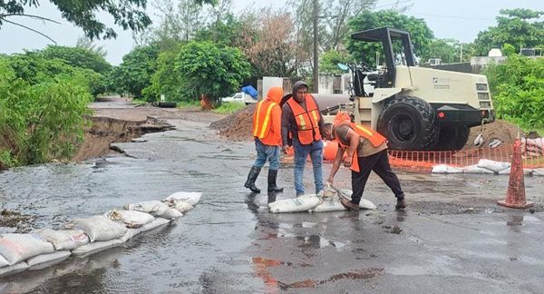 ¡SE AGIGANTA SOCAVÓN EN RÍO MEDIO 3 POR LAS LLUVIAS!