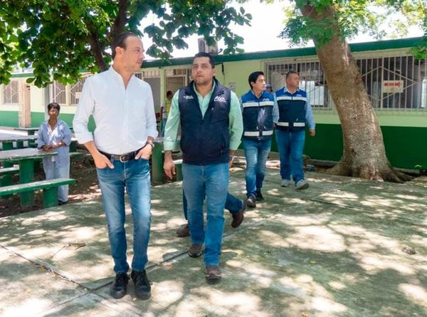 ¡UNÁNUE REHABILITA MÁS ESCUELAS!