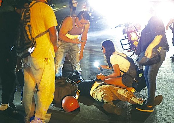 ¡LA MOTO VOLÓ 20 METROS!