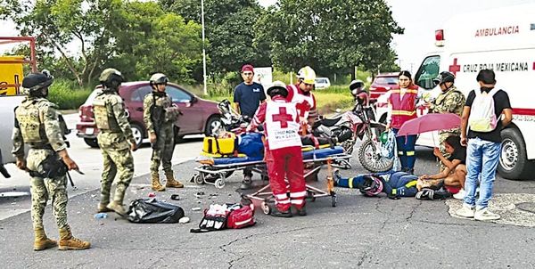 ¡CHOCAN CONTRA UNA CAMIONETA Y TERMINAN EL HOSPITAL!