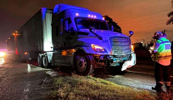 ¡MUEREN DOS PASAJERAS PRENSADAS Y ARROLLADAS POR UN “MONSTRUO”!