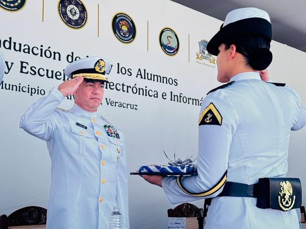 ¡SE GRADUAN 75 GENIOS!