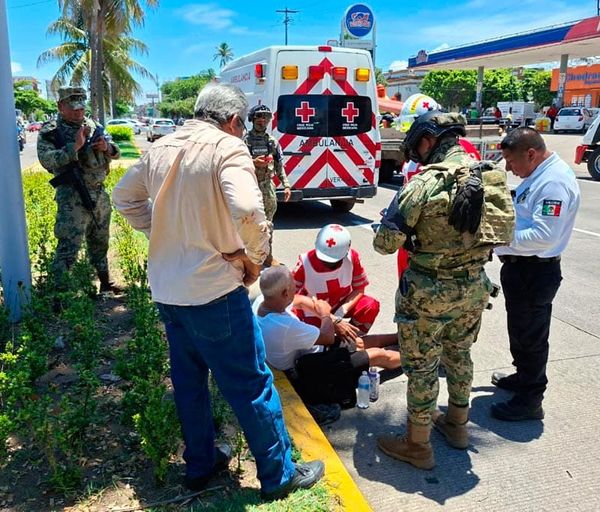 ¡MOTOCICLISTA EMBISTIÓ A DON SERGIO EN LA AVENIDA ALLENDE!