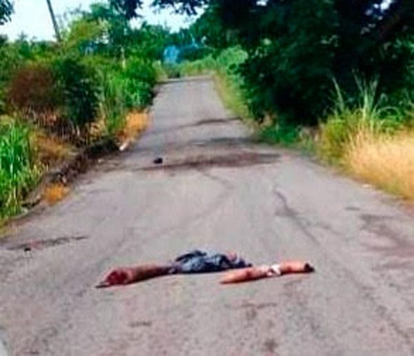 ¡CUERPO DESCUARTIZADO EN LA CARRETERA! - EL HALLAZGO SE HIZO DESPUES DE UNA BALACERA EN OMEALCA