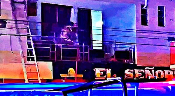 ¡QUEMAN BAR Y ‘LEVANTAN’ AL PROPIETARIO!