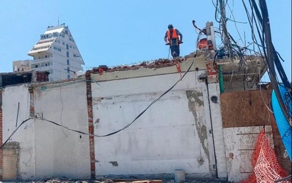 ¡TIRAN OTRO LOCAL DEL MERCADO DE ARTESANÍAS!