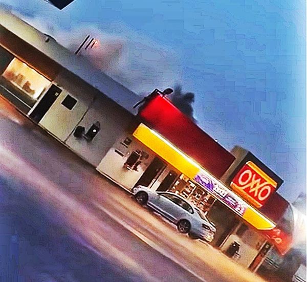 ¡RAYO CAYÓ SOBRE OXXO!