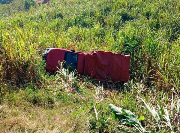 ¡“BARRANCAZO”: 14 HERIDOS! - CAMIONETA CON PASAJEROS CAYO 25 METROS EN LA LADERA DE UN CAÑAL