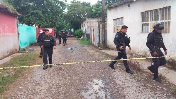 ¡TRACA-TRACA EN MEDELLIN! - SE TIROTEAN POLICIAS CONTRA BANDA DE ROBA-MOTOS