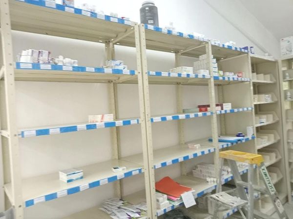 ¡ANAQUELES VACÍOS! - LO QUE FALTABA