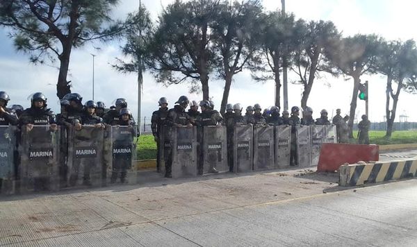 ¡BLINDAN EL PUERTO! - CON GRANADEROS Y TODO...