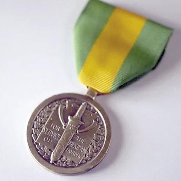 ¡CREA EU MEDALLA DE MÉRITO EN DEFENSA DE FRONTERA CON MÉXICO!