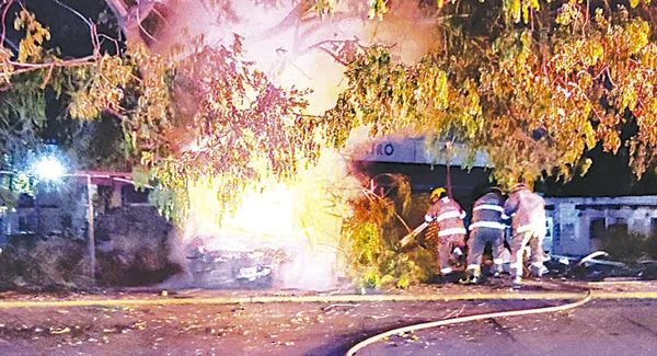 ¡SE PRENDE EL ECLIPSE! - TRAS CHOCAR CONTRA UN ÁRBOL