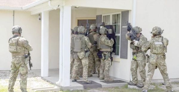 ¡JUEZA BLOQUEA INTENTO DE TRUMP DE AMPLIAR LAS DEPORTACIONES RÁPIDAS DE MIGRANTES!