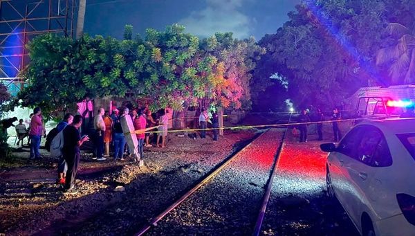 ¡MÁQUINA LIMPIADORA DE BALASTO MATÓ A JOVENCITA EN VÍAS DEL TREN! - PORTABA AUDÍFONOS Y NO PUDO ESCUCHAR EL SILBATO